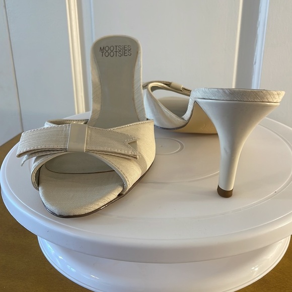 🍾Classy Mooties Tooties Ivory dress Slides Size 9 🍾 - Picture 4 of 9